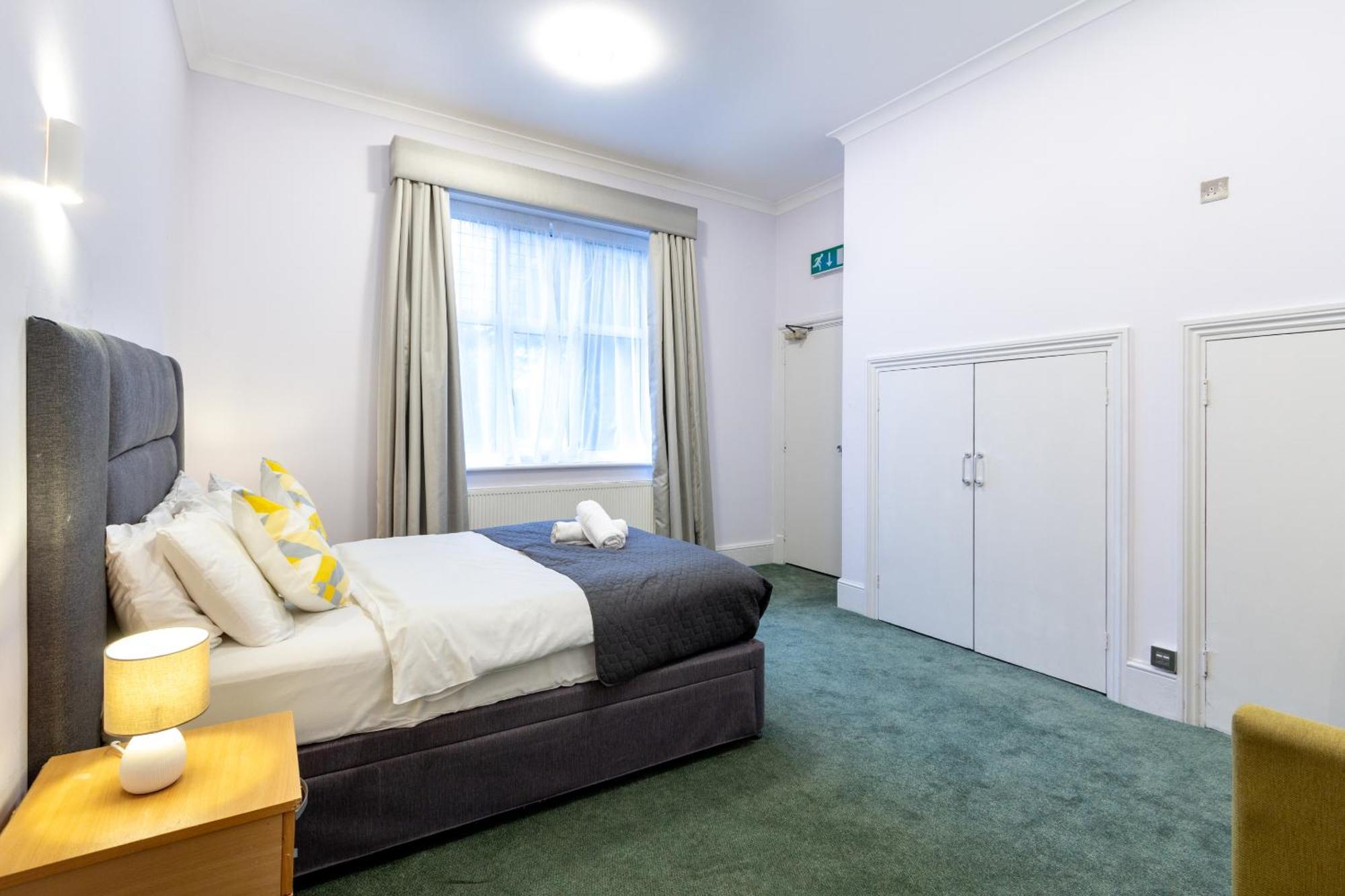 London Gatwick Inn Exterior photo